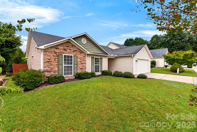 105 Creekwalk Lane, Hendersonville, NC 28792