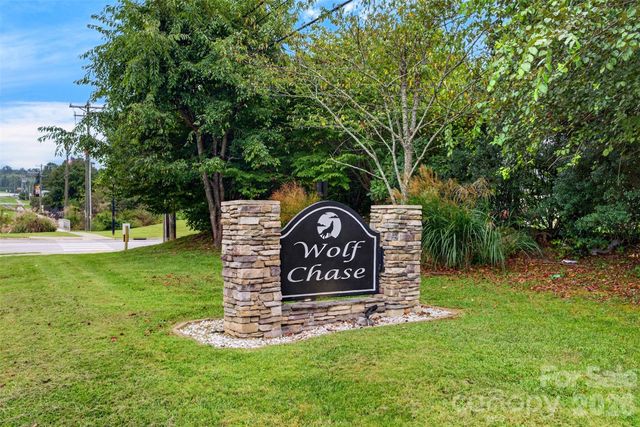 105 Creekwalk Lane, Hendersonville, NC 28792