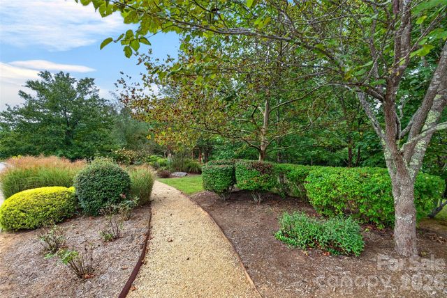 105 Creekwalk Lane, Hendersonville, NC 28792