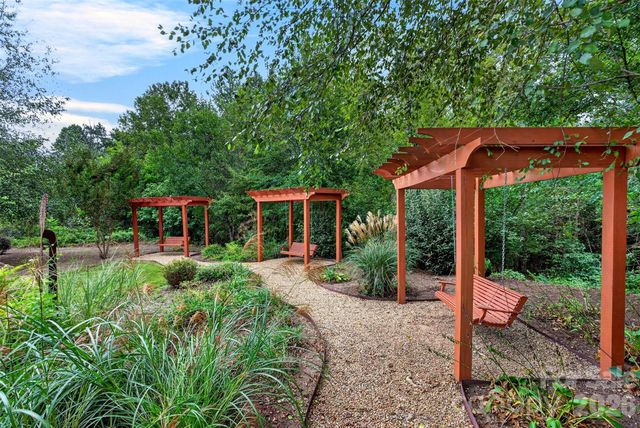 105 Creekwalk Lane, Hendersonville, NC 28792