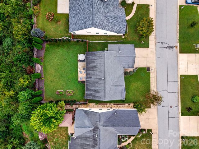 105 Creekwalk Lane, Hendersonville, NC 28792