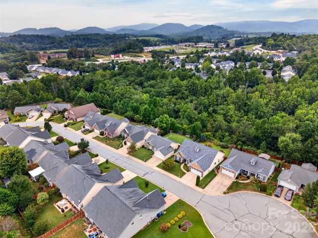 105 Creekwalk Lane, Hendersonville, NC 28792