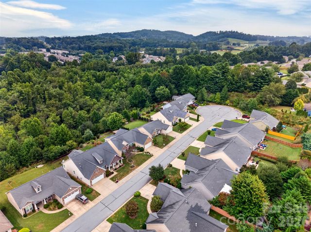 105 Creekwalk Lane, Hendersonville, NC 28792