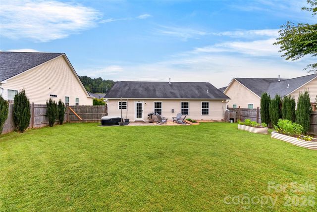105 Creekwalk Lane, Hendersonville, NC 28792