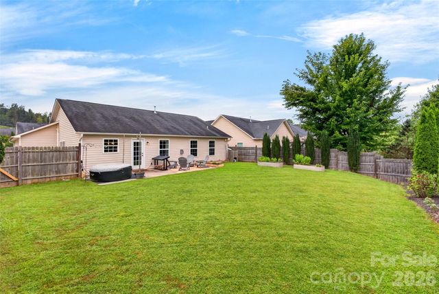105 Creekwalk Lane, Hendersonville, NC 28792