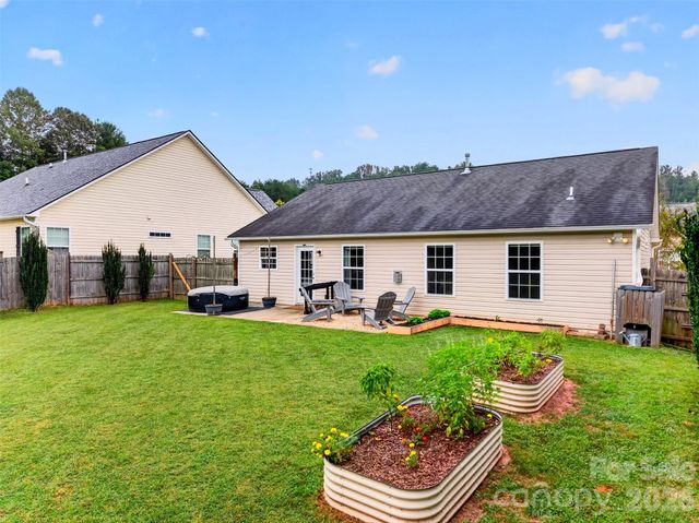 105 Creekwalk Lane, Hendersonville, NC 28792