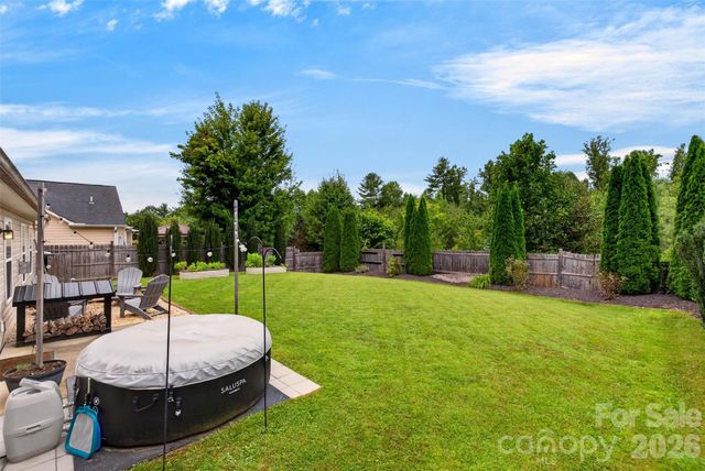 105 Creekwalk Lane, Hendersonville, NC 28792