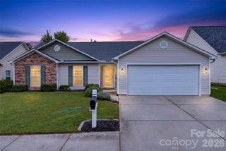 105 Creekwalk Lane, Hendersonville, NC 28792