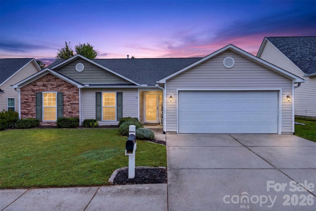 105 Creekwalk Lane, Hendersonville, NC 28792