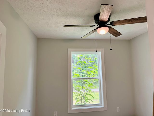 412 Woods Rd, Elizabethtown, KY 42701