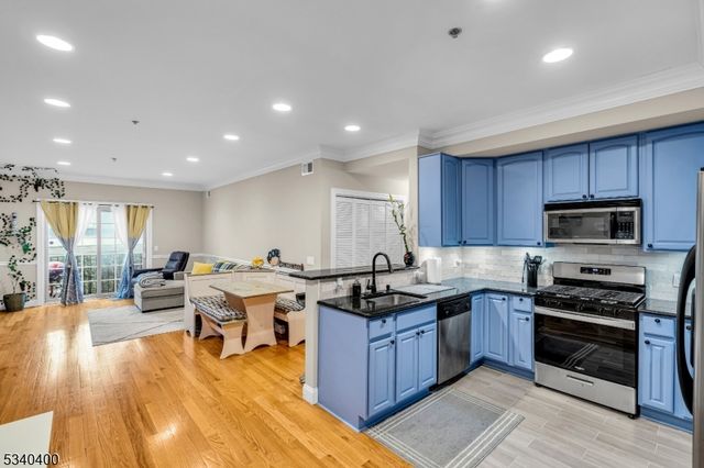 15 Tichenor Ln 204, Newark City, NJ 07114