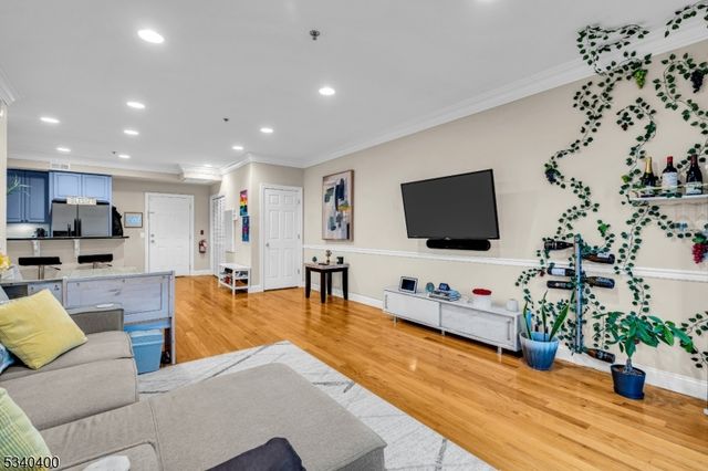15 Tichenor Ln 204, Newark City, NJ 07114