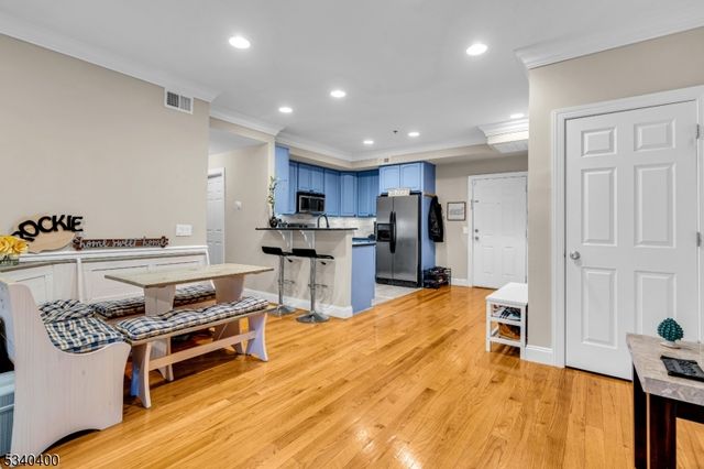 15 Tichenor Ln 204, Newark City, NJ 07114