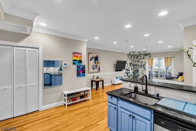 15 Tichenor Ln 204, Newark City, NJ 07114