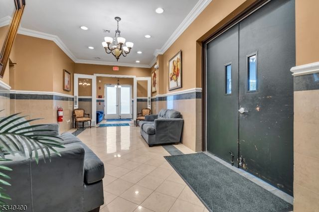 15 Tichenor Ln 204, Newark City, NJ 07114