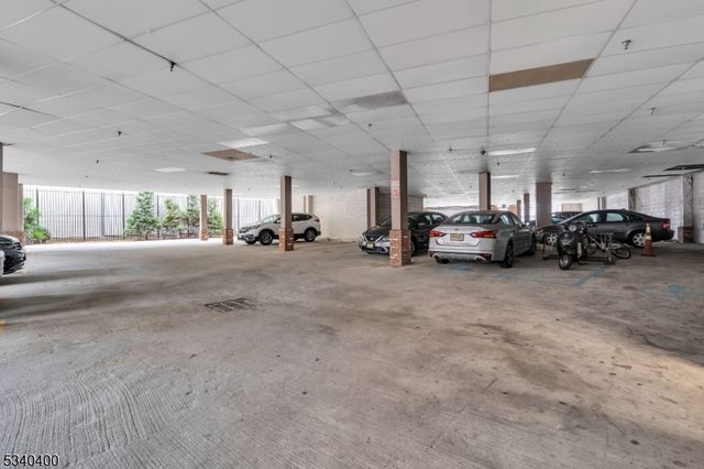 15 Tichenor Ln 204, Newark City, NJ 07114