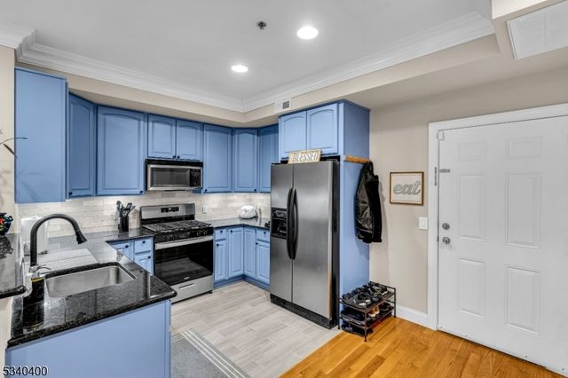 15 Tichenor Ln 204, Newark City, NJ 07114