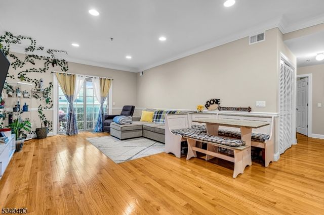 15 Tichenor Ln 204, Newark City, NJ 07114