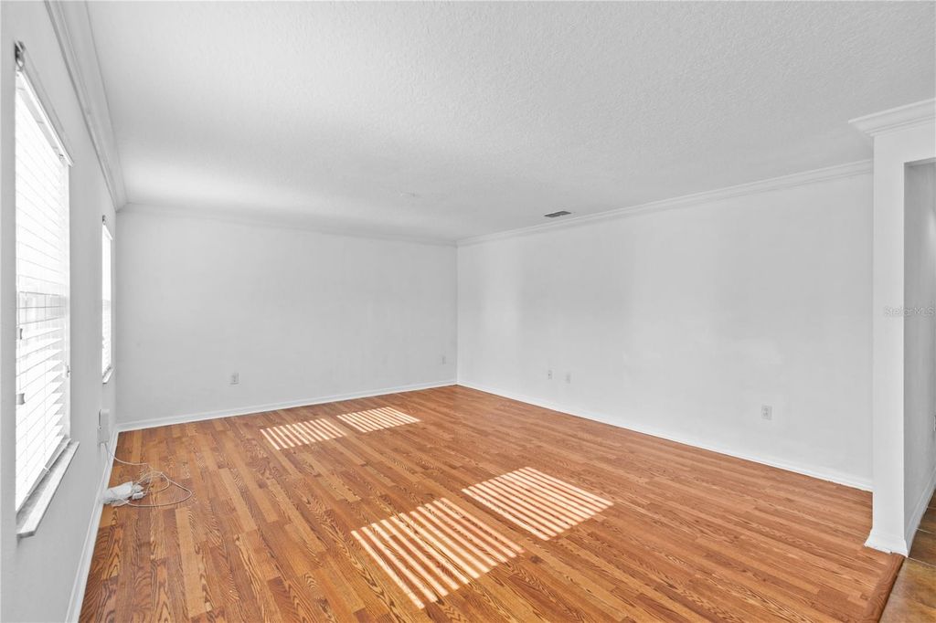 Image 13 of property listing at 8830 ISLA BELLA DRIVE, Orlando, FL 32818