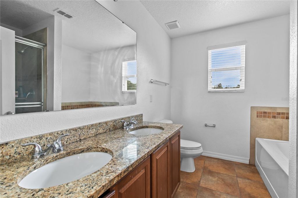 Image 19 of property listing at 8830 ISLA BELLA DRIVE, Orlando, FL 32818