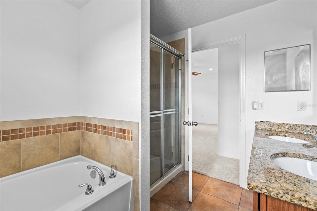 Image 20 of property listing at 8830 ISLA BELLA DRIVE, Orlando, FL 32818