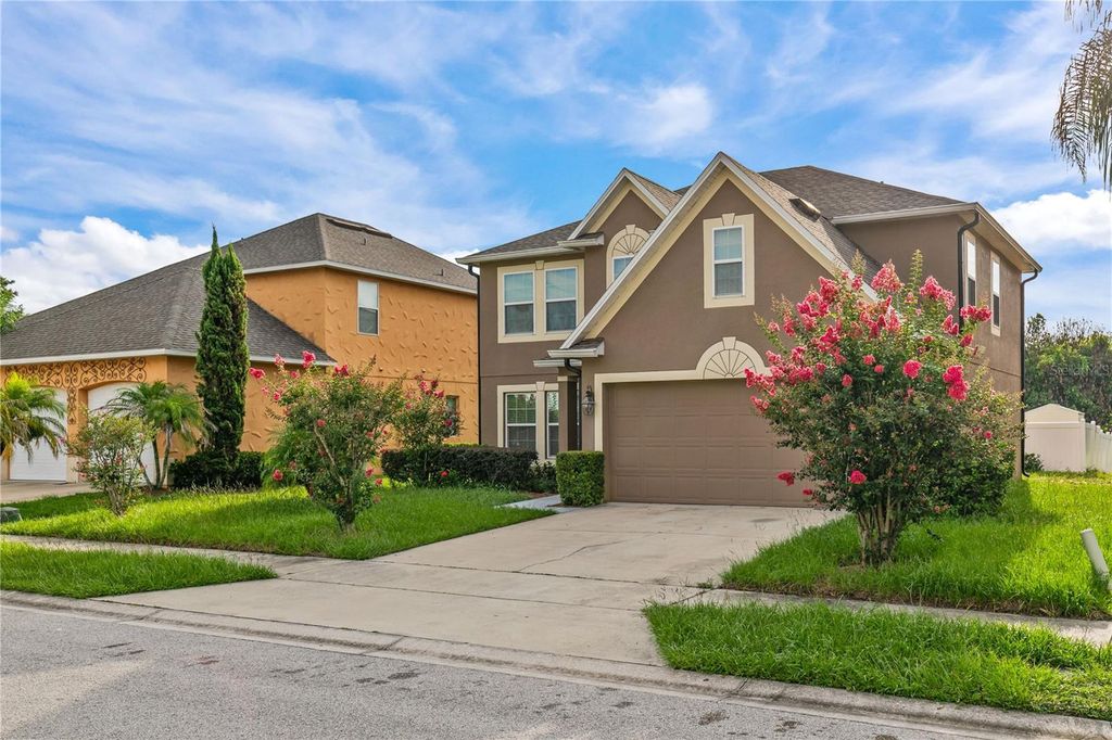 Image 3 of property listing at 8830 ISLA BELLA DRIVE, Orlando, FL 32818