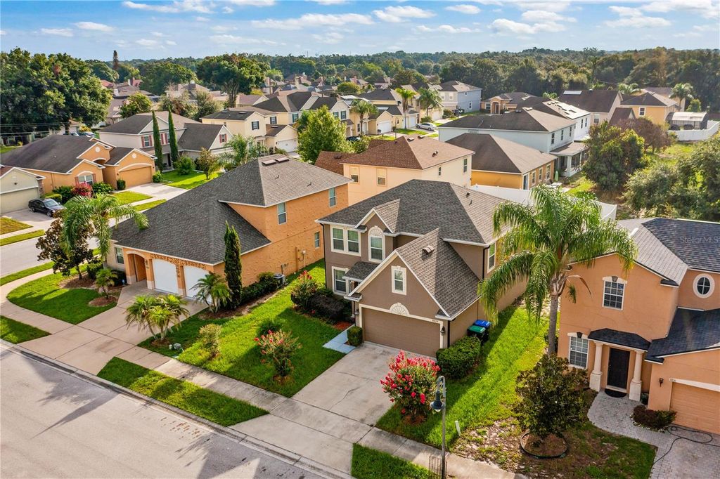 Image 36 of property listing at 8830 ISLA BELLA DRIVE, Orlando, FL 32818