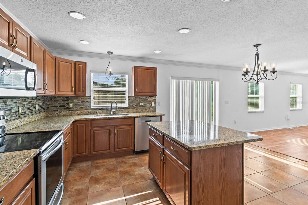 Image 10 of property listing at 8830 ISLA BELLA DRIVE, Orlando, FL 32818
