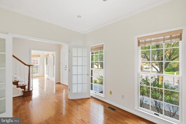 46405 ESTERBROOK CIR, Sterling, VA 20165