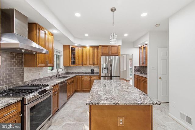 46405 ESTERBROOK CIR, Sterling, VA 20165