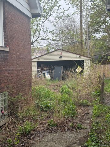 19561 Alcoy Street, Detroit, MI 48205