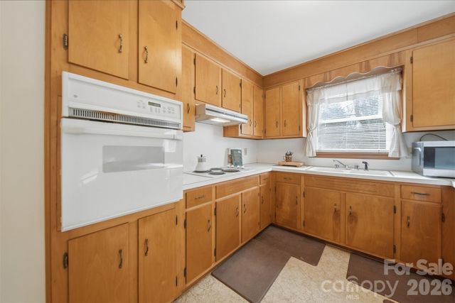 3335, 3319 E NC 10 Highway, Claremont, NC 28610