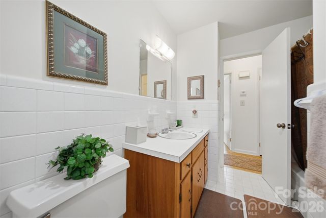 3335, 3319 E NC 10 Highway, Claremont, NC 28610