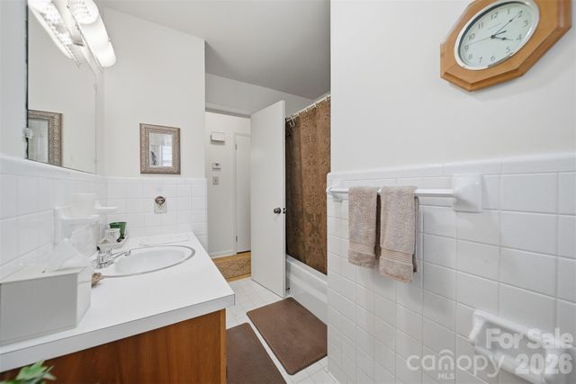 3335, 3319 E NC 10 Highway, Claremont, NC 28610