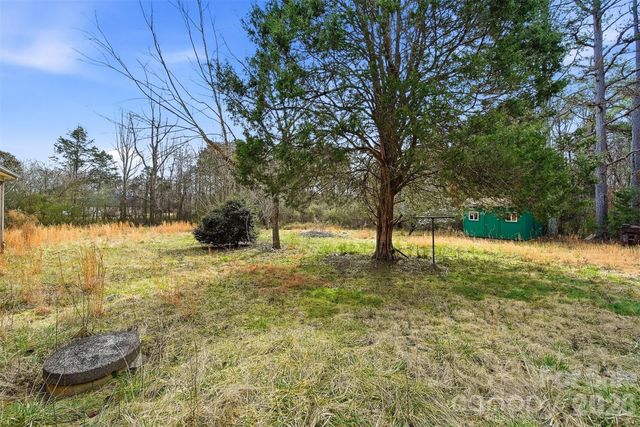 3335, 3319 E NC 10 Highway, Claremont, NC 28610