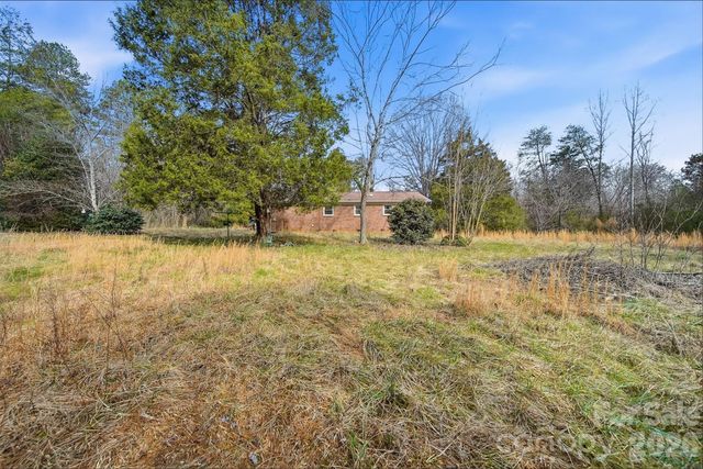 3335, 3319 E NC 10 Highway, Claremont, NC 28610