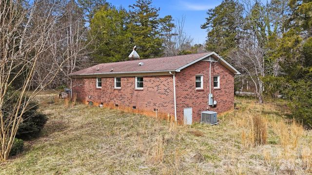 3335, 3319 E NC 10 Highway, Claremont, NC 28610