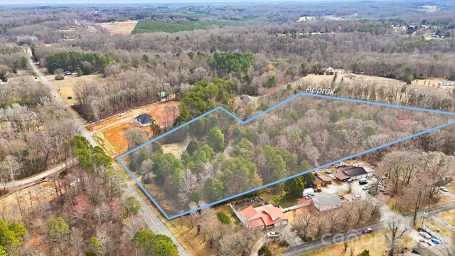 3335, 3319 E NC 10 Highway, Claremont, NC 28610