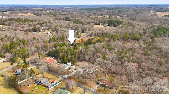 3335, 3319 E NC 10 Highway, Claremont, NC 28610