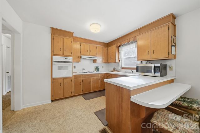 3335, 3319 E NC 10 Highway, Claremont, NC 28610