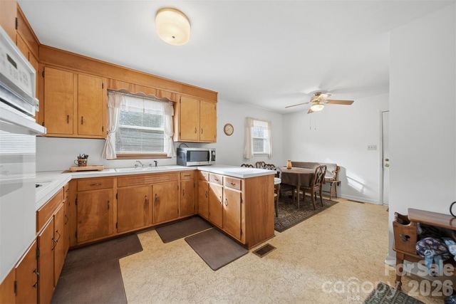 3335, 3319 E NC 10 Highway, Claremont, NC 28610