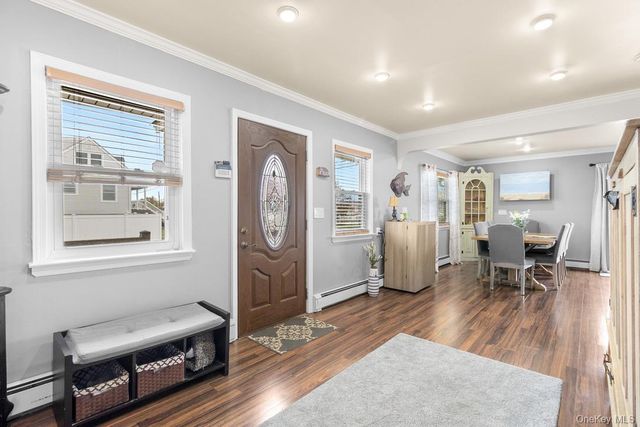 228 W Riviera Drive, Lindenhurst, NY 11757