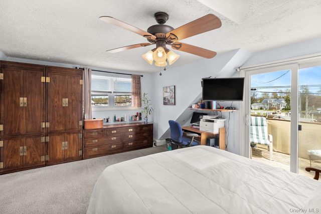 228 W Riviera Drive, Lindenhurst, NY 11757