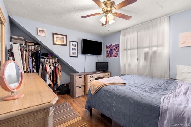228 W Riviera Drive, Lindenhurst, NY 11757