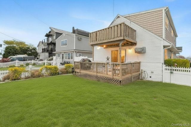 228 W Riviera Drive, Lindenhurst, NY 11757