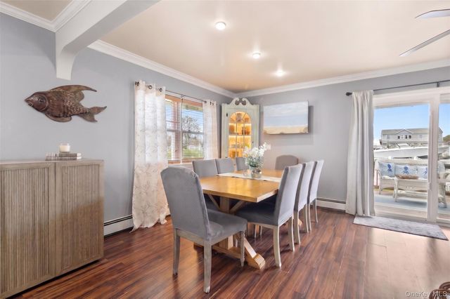 228 W Riviera Drive, Lindenhurst, NY 11757