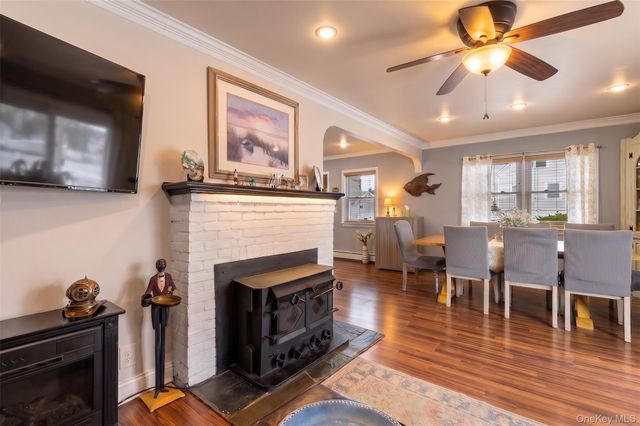 228 W Riviera Drive, Lindenhurst, NY 11757