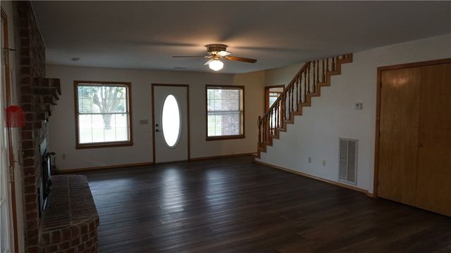 107 N Elm Springs Road, Springdale, AR 72762