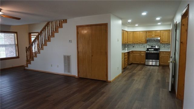 107 N Elm Springs Road, Springdale, AR 72762