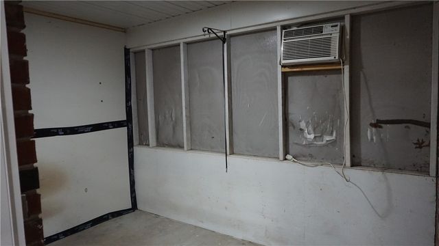 107 N Elm Springs Road, Springdale, AR 72762